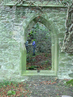 kilmahew_castle_door_bysharonwikipedia.jpg