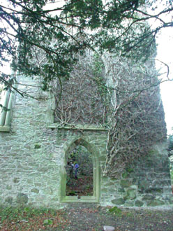 kilmahew_castle_window_bysharonhalliday_wikipedia.jpg